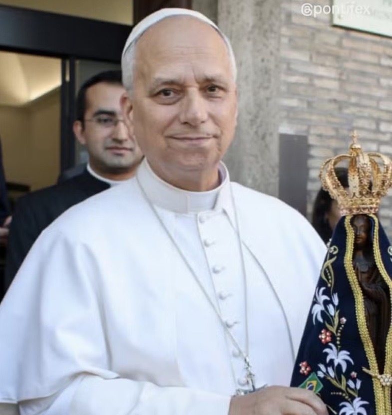  Papa Leão XIV posta foto com imagem de Nossa Senhora Aparecida