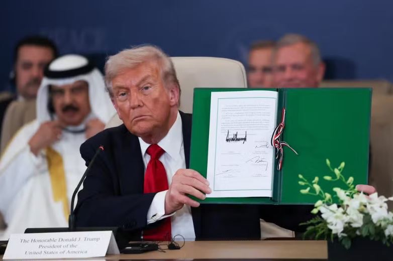 “A guerra chegou ao fim e a reconstrução começa”, diz Trump após assinar cessar-fogo em Gaza