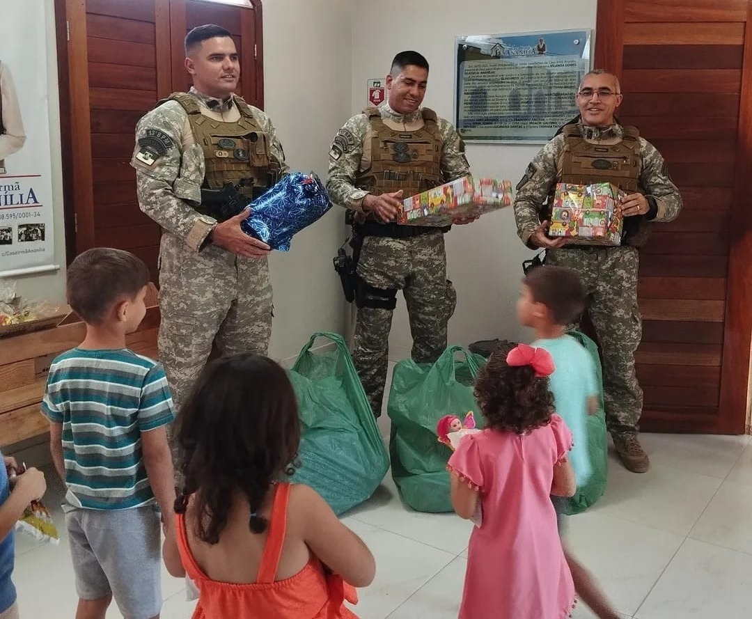 Policiais transformam o Dia das Crianças em um momento de alegria e carinho em Currais Novos
