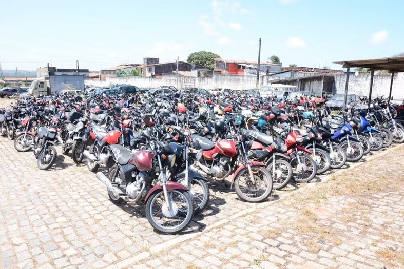 Homem tem moto leiloada indevidamente e deve receber indenização de R$ 13,5 mil