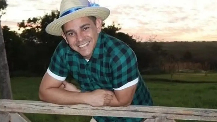 Alunos são suspeitos da morte de professor jogado de penhasco