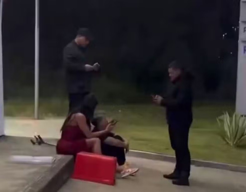 Gracyanne Barbosa tem carro roubado após sair de ensaio na Barra da Tijuca