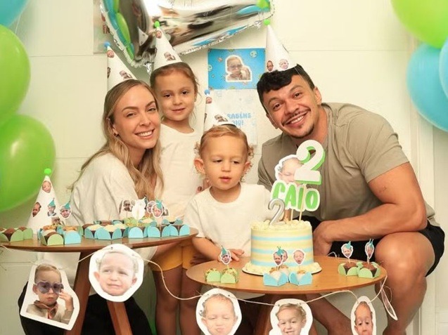 Youtuber Júlio Cocielo anuncia fim de casamento com Tata Estaniecki