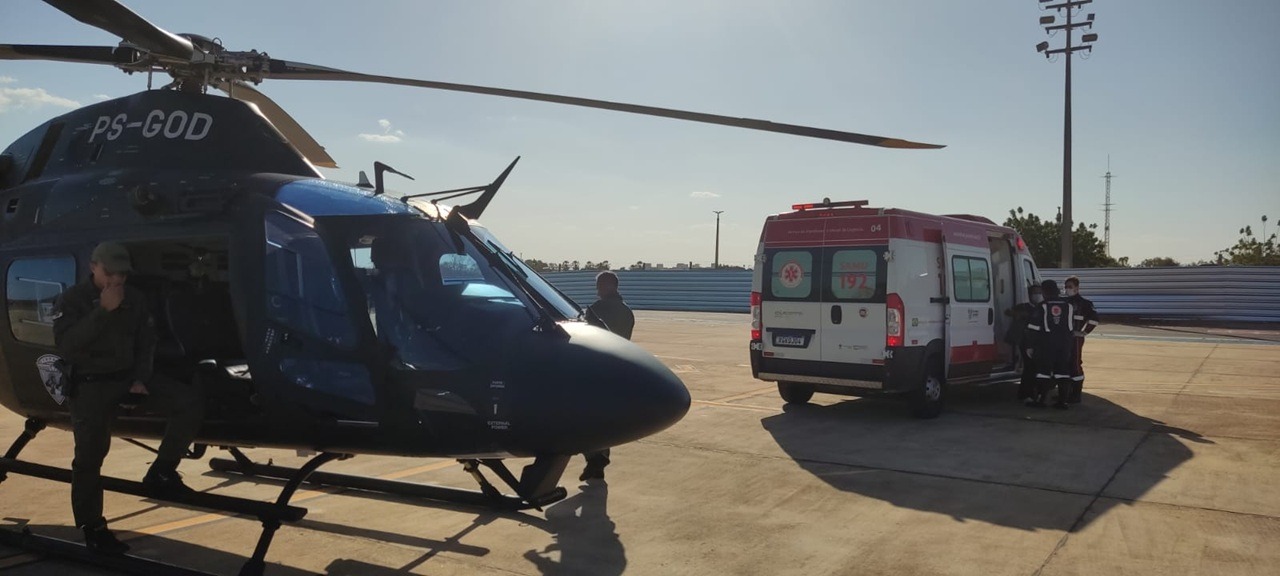 Adolescente é transferido de helicóptero após cair do 3º andar de shopping no RN