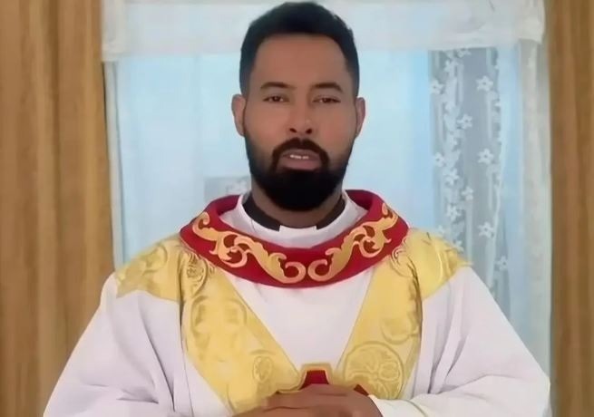 Padre flagrado com noiva de fiel é afastado