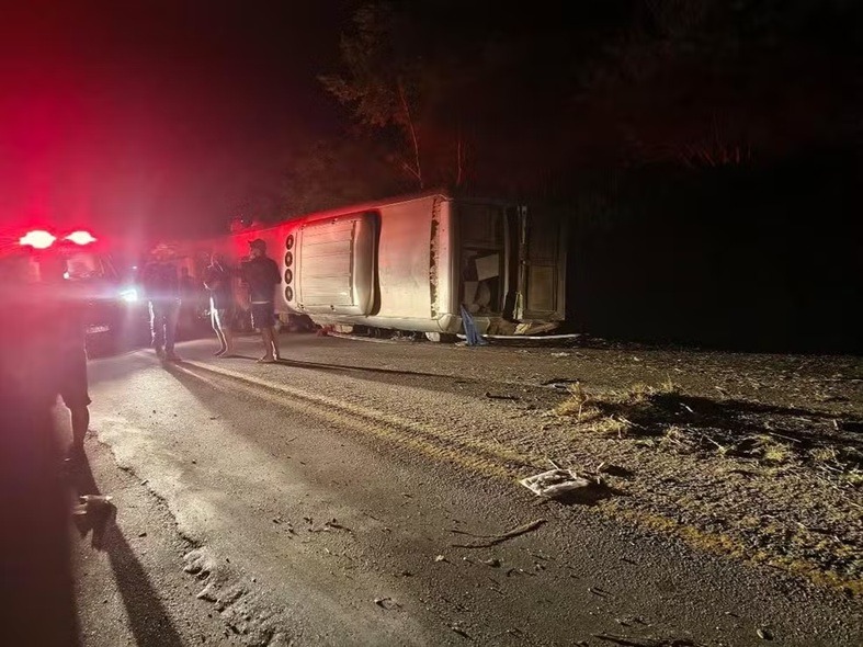 Acidente com ônibus deixa ao menos 15 mortos em Pernambuco