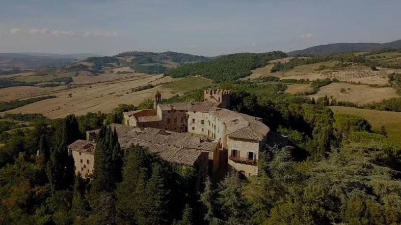 Quer viver ou abrir negócio na Itália? Vila na Toscana paga até R$ 126 mil