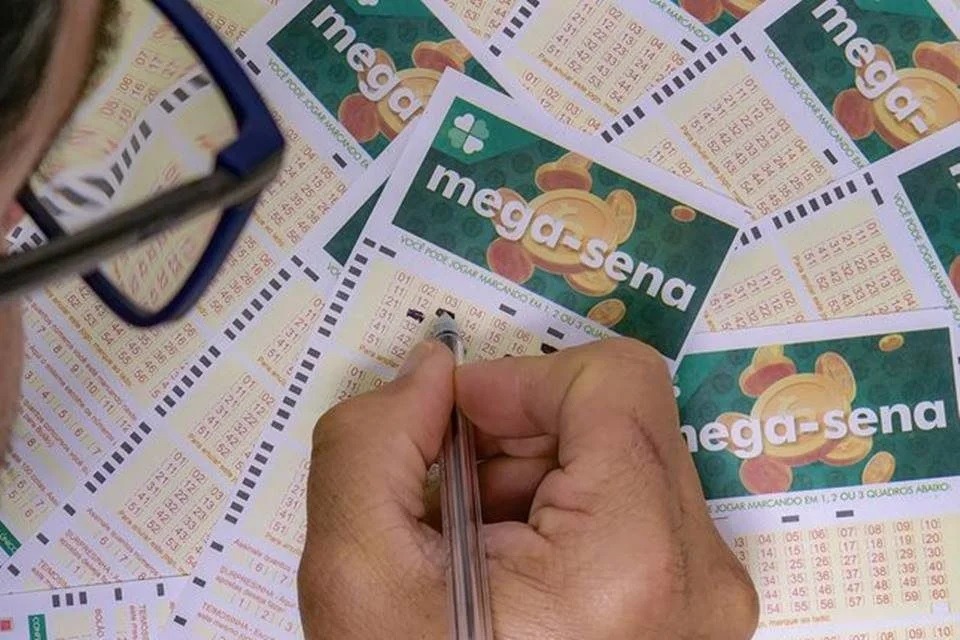 Mega-Sena: ninguém acerta dezenas e prêmio sobe para R$ 76 milhões