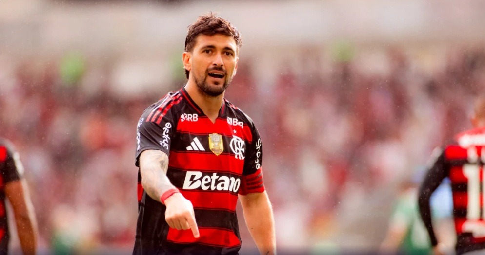 Arrascaeta relata tentativa de assalto após jogo do Flamengo no Maracanã