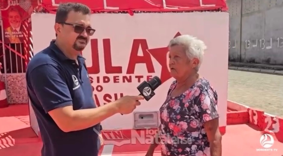 Idosa fanática por Lula no interior do RN apedreja comércio, solta rojão e atinge criança; ela afirma ter sido agredida