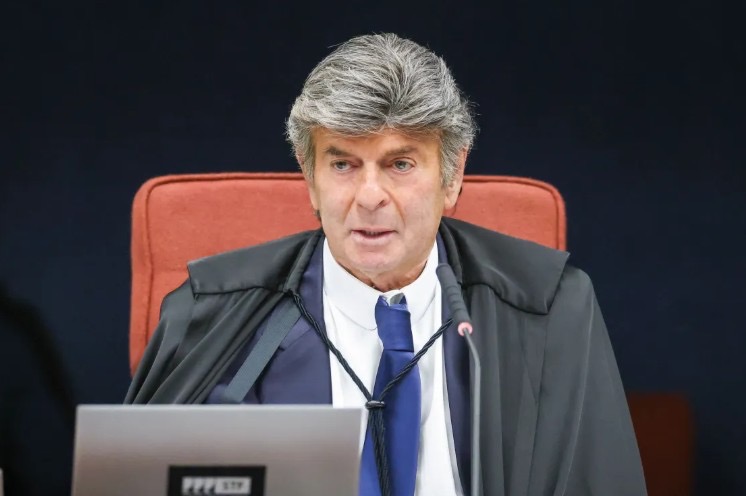 Fux segura voto e atrasa acórdão que confirma condenação de Bolsonaro a 27 anos de prisão