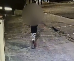 [VÍDEO] Homem invade delegacia nas Quintas e acaba preso