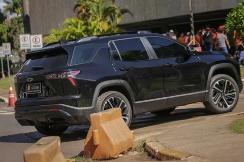 Senado aluga 79 carros de luxo com teto solar por R$ 47 milhões