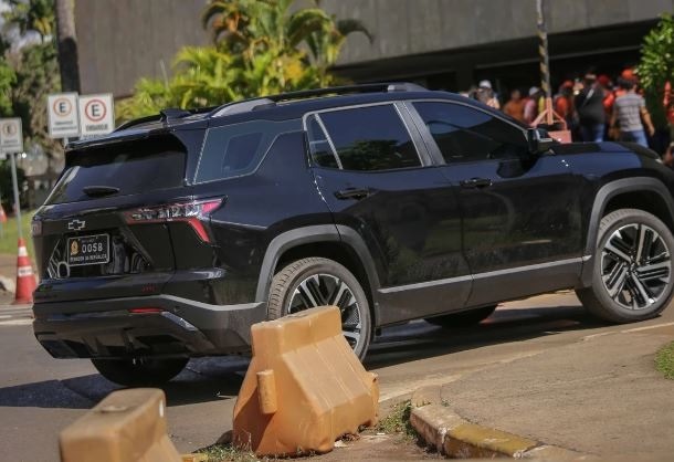 Senado aluga 79 SUVs de luxo com teto solar por R$ 47 milhões