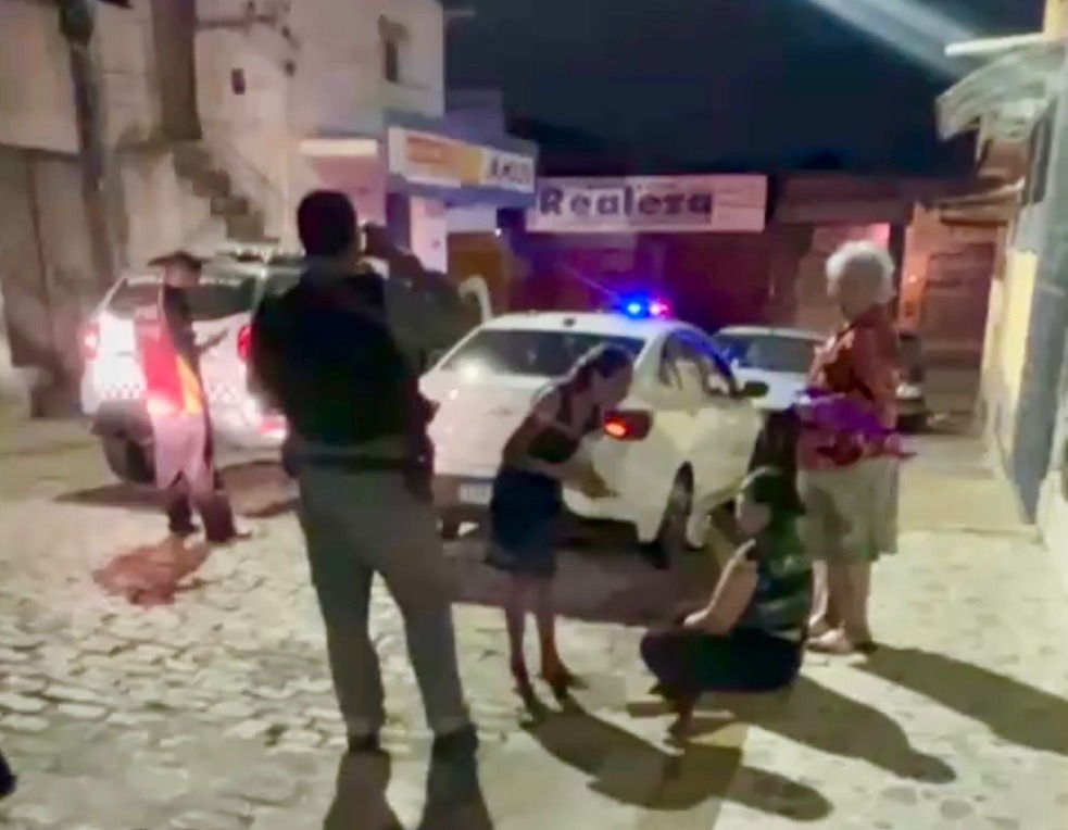 Mulher grita de dentro do porta-malas e é salva pela PM no Alecrim