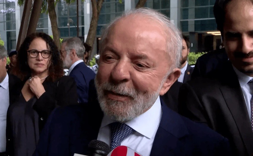 Lula brinca e convida Trump para comer “pedacinho de bolo” em aniversário de 80 anos