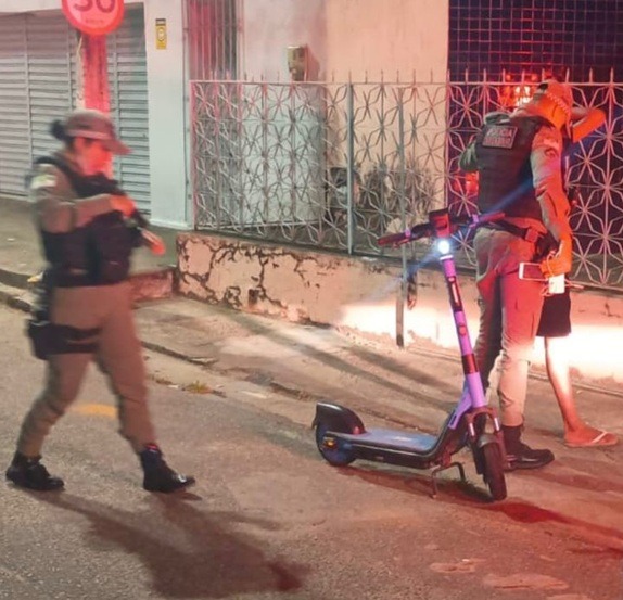 Criminosos usam patinetes alugados com cartões clonados para traficar drogas em Natal
