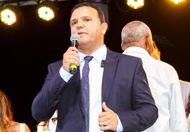 Homem é preso por agredir prefeito de Guamaré (RN) durante evento