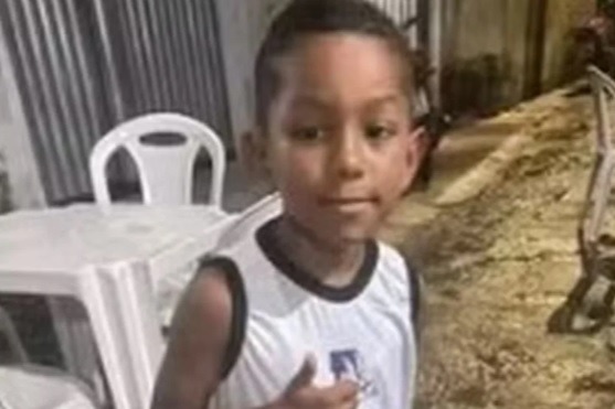 Corpo de criança é achado em mala; populares matam suspeito a pauladas