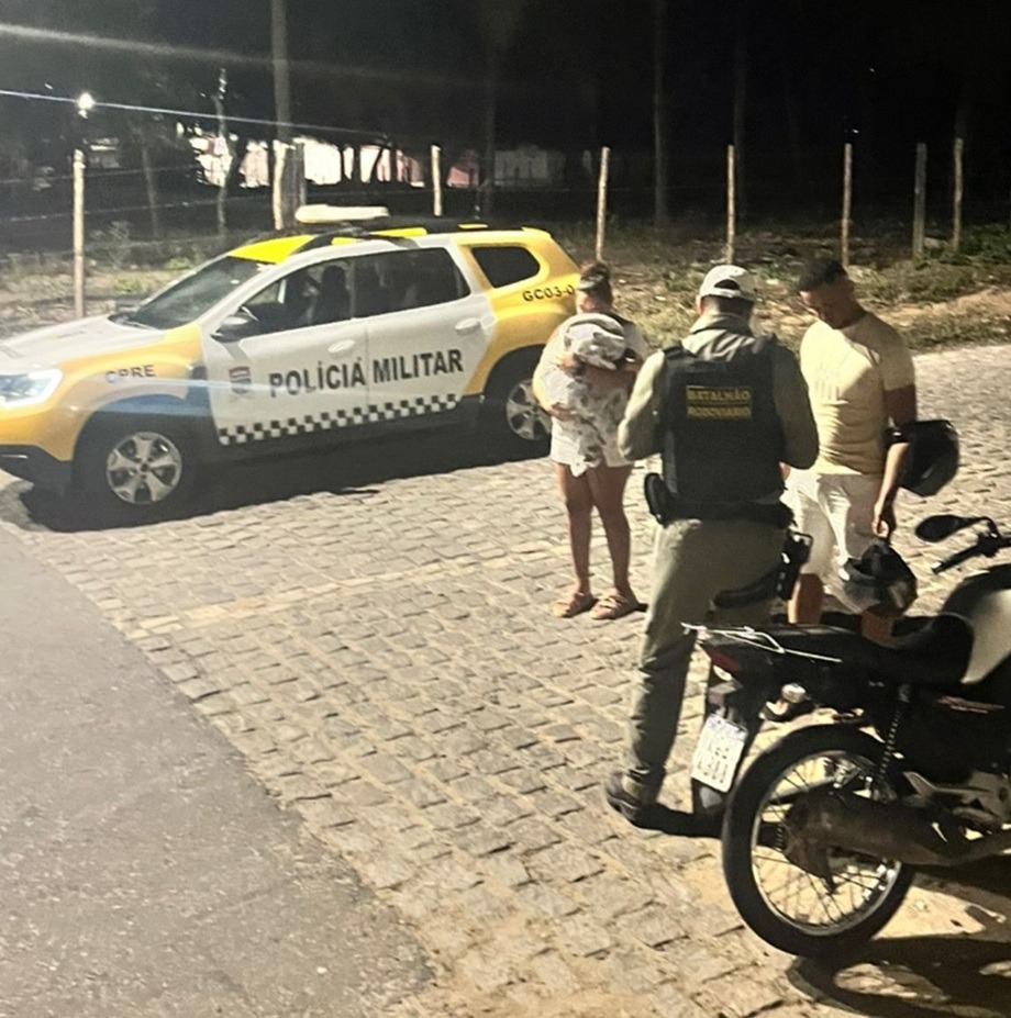 Homem embriagado é flagrado transportando bebê em moto durante operação da PM em Parnamirim