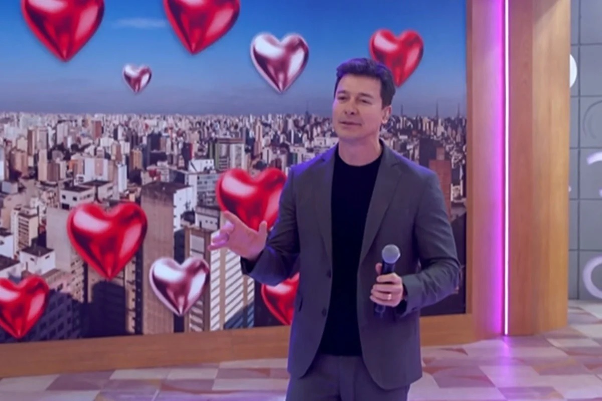 Rodrigo Faro interrompe apresentação na Globo e cai no choro