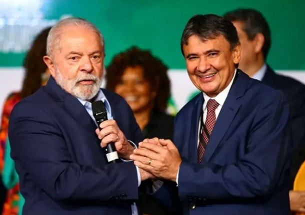 Ministro de Lula cita “trocar a Carteira de Trabalho pelo Bolsa Família” e fala gera polêmica