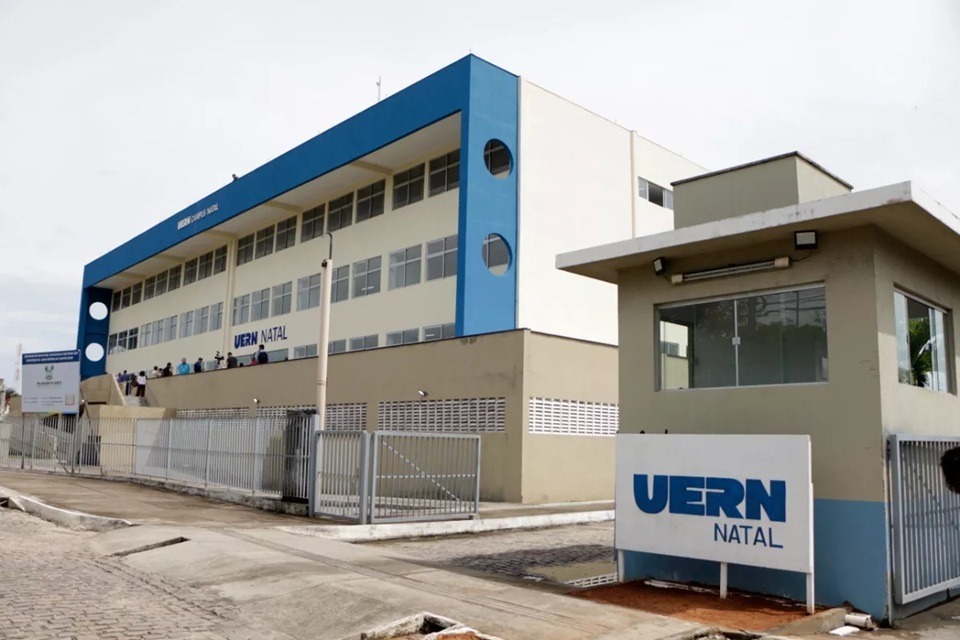 Uern abre concurso para 66 vagas de professores 