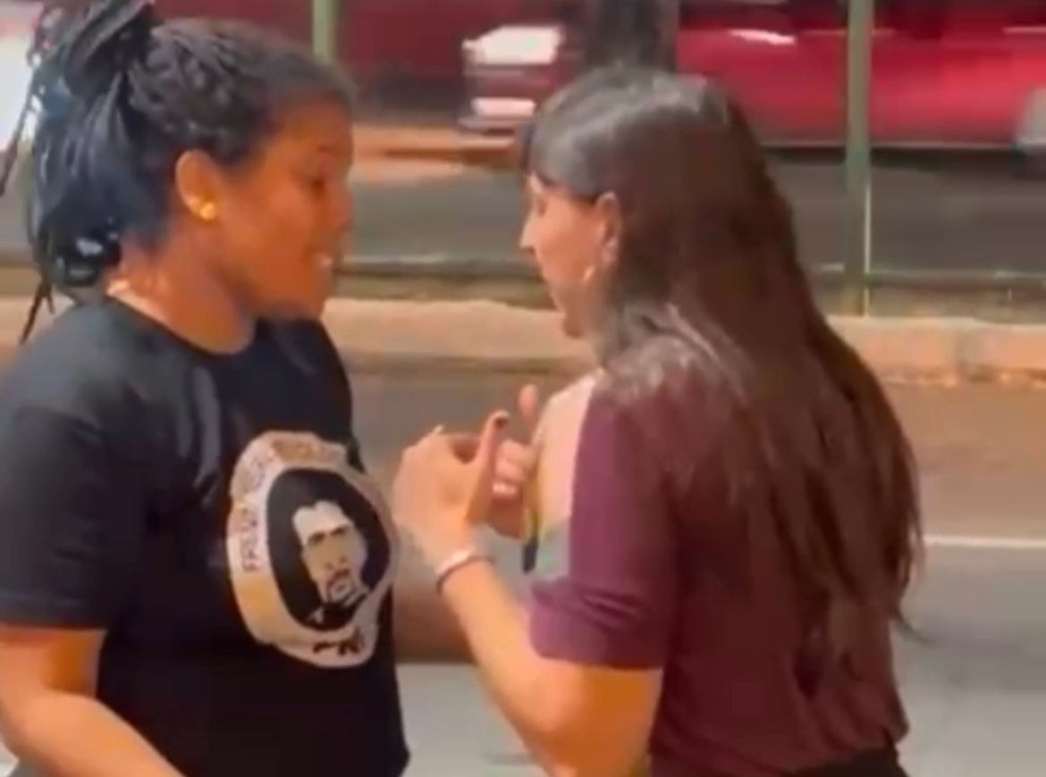 [VÍDEO] FLOPOU: Poucos e barulhentos, manifestantes querem acabar com a Polícia Militar