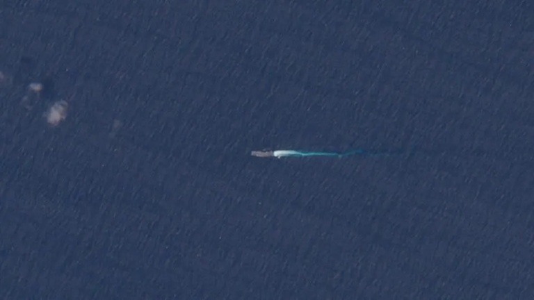 Imagens de satélite mostram navios dos EUA indo em direção à Venezuela
