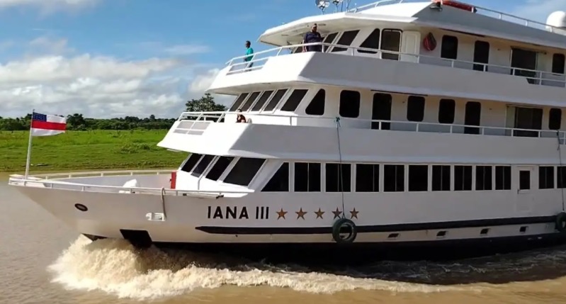 Lula troca navio da Marinha por iate de empresário enrolado com crime eleitoral