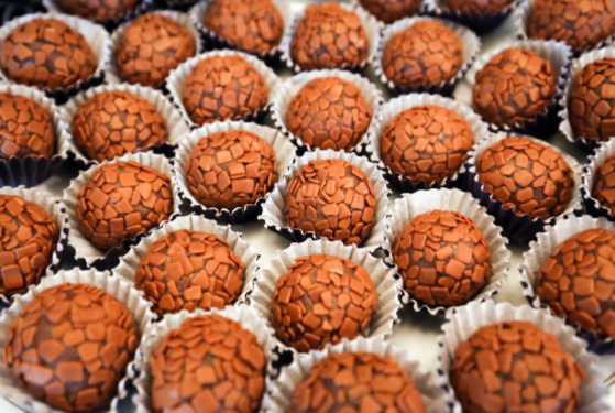 Alunos tentam envenenar professoras com brigadeiro após nota baixa