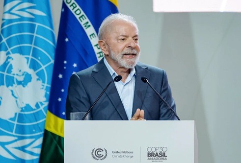 Na COP30, Lula mira “negacionistas” e alfineta EUA 
