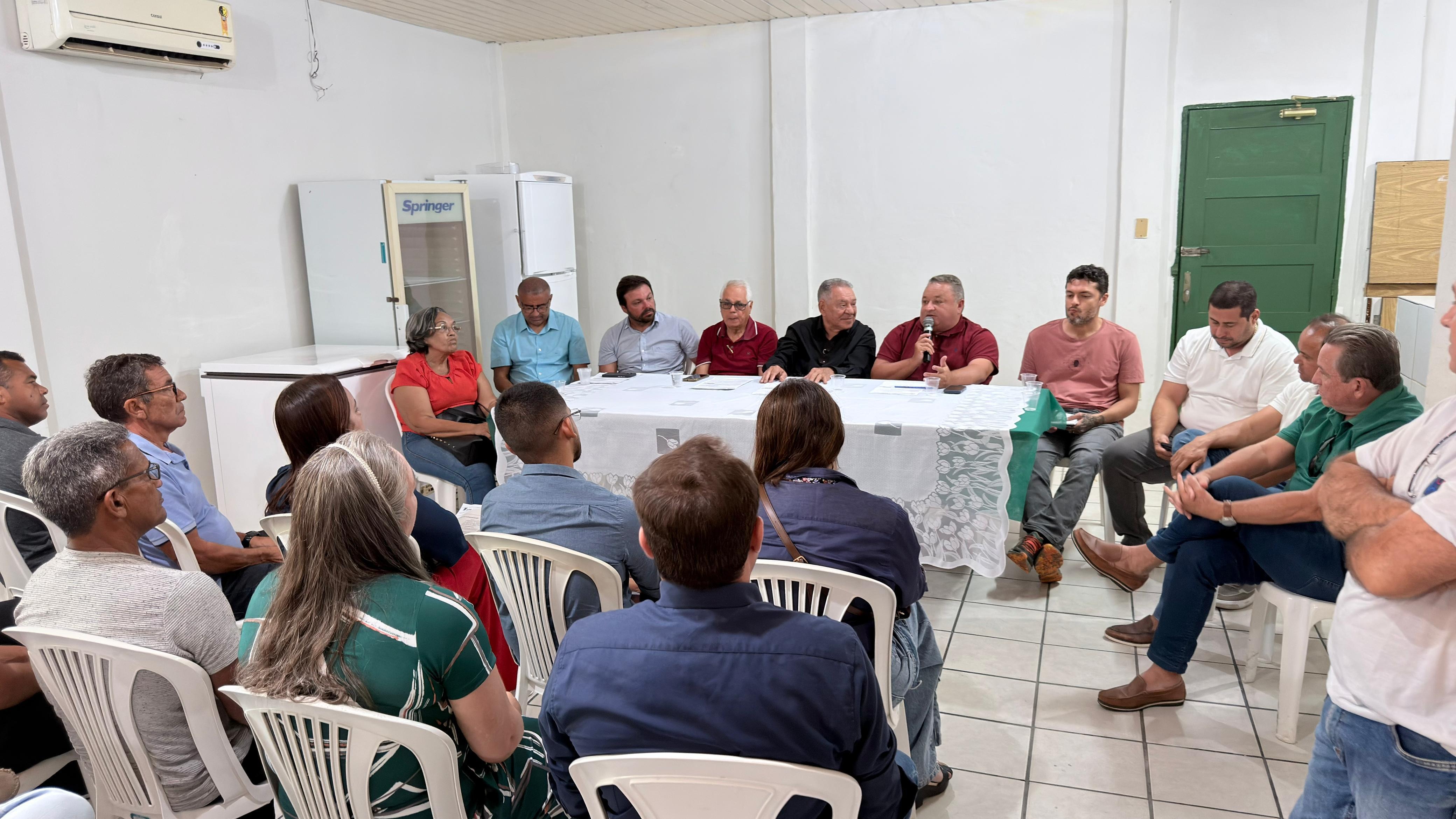 Prefeito Antônio Henrique lidera reunião com superintendente do IBAMA para tratar das demandas dos pescadores