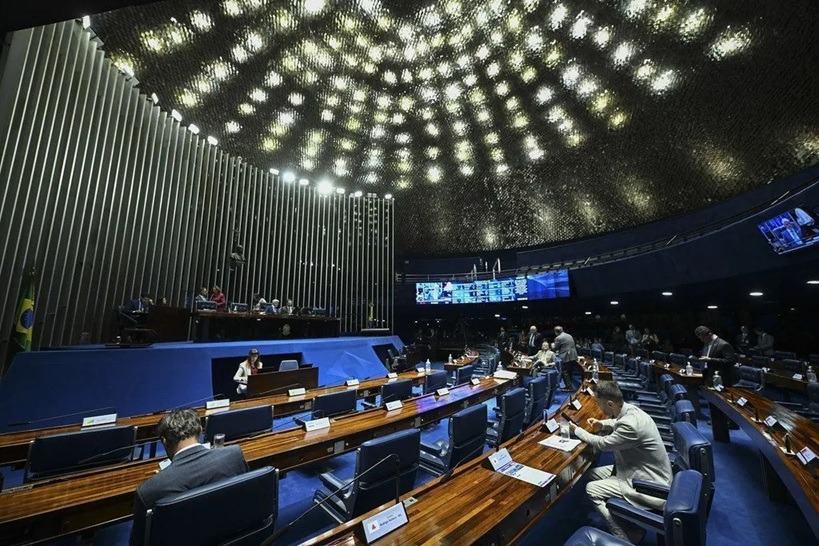 Senado aprova lei que proíbe descontos em benefícios do INSS