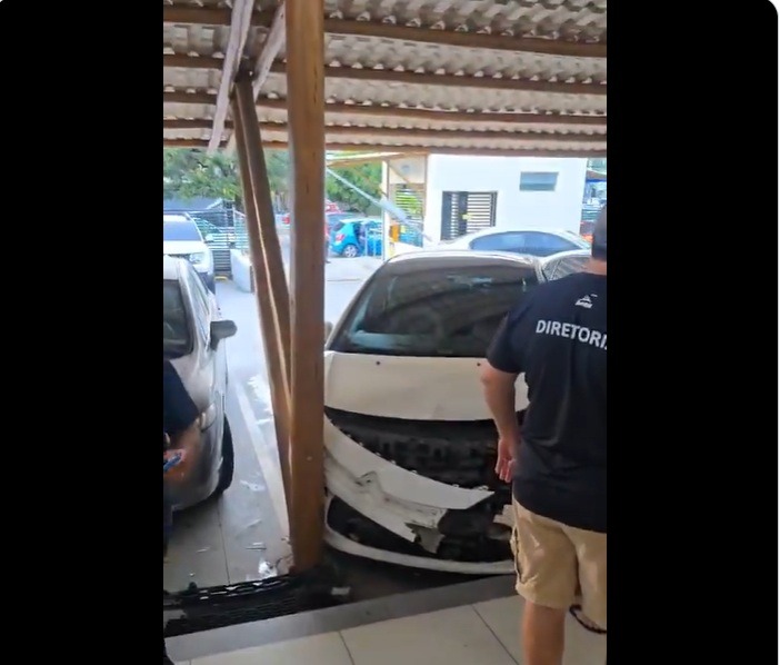 VÍDEO: Carro desgovernado invade recepção da AABB em Natal e causa pânico entre frequentadores