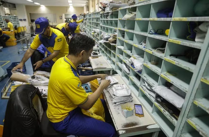 Correios entram em alerta máximo: estatal busca R$ 10 bilhões em 15 dias e prepara PDV para cortar 10 mil...