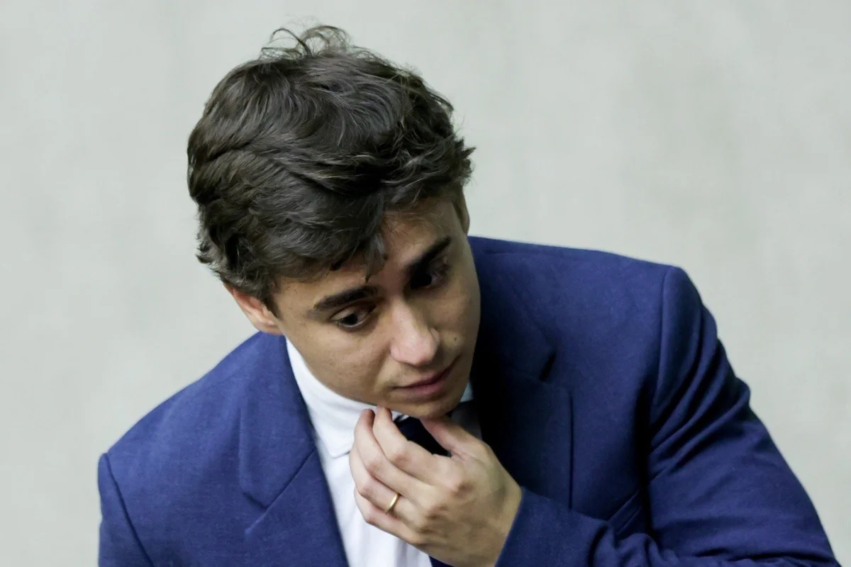Em El Salvador, Nikolas elogia a segurança do país e provoca Moraes