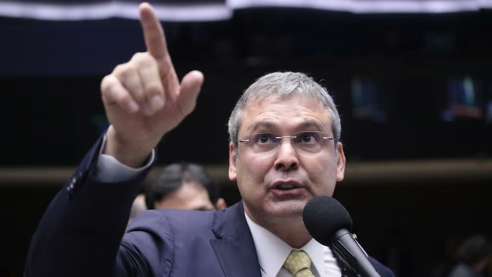 Líder do PT quer adiar votação do PL Antifacção