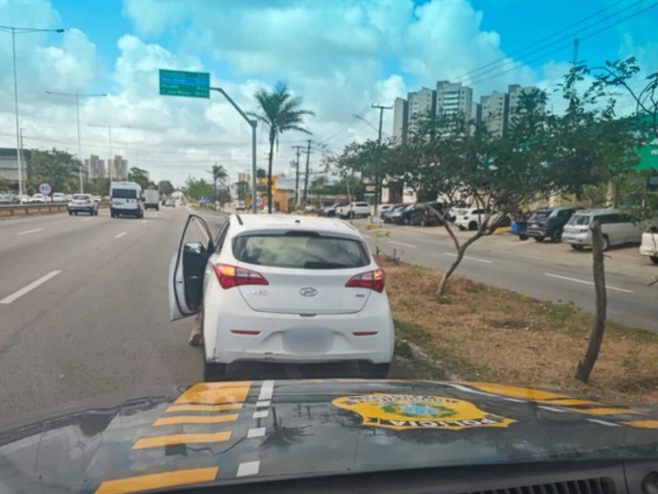 Foragido com mandado de prisão em aberto por violência doméstica é preso pela PRF em Natal
