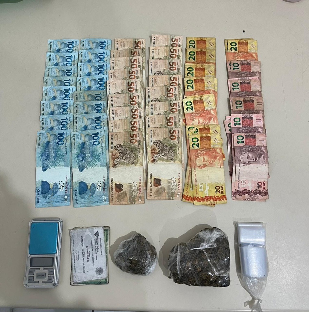 Passageiro de moto por app é flagrado com drogas e dinheiro em ação da PM na Zona Norte