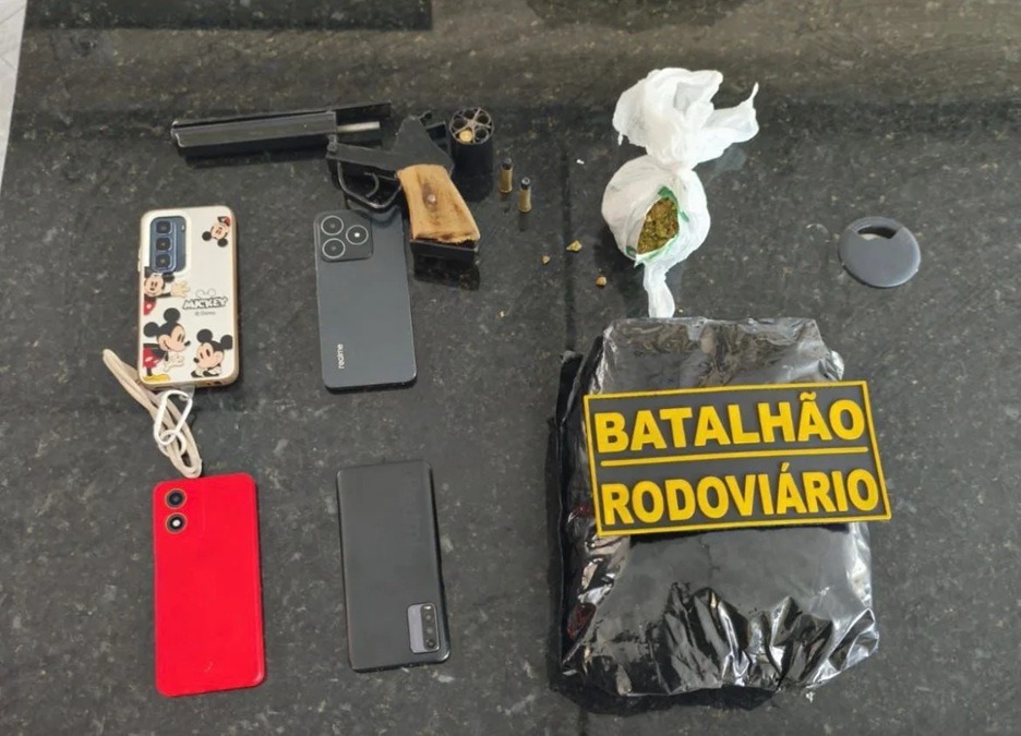 Blitz do CPRE resulta na prisão de três pessoas e apreensão de drogas e arma no Planalto