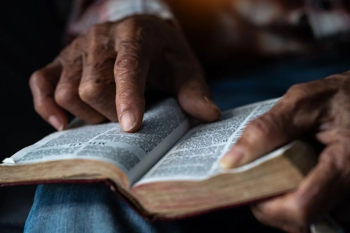 Pastor estupra enteadas adolescentes gêmeas durante 10 anos e é preso