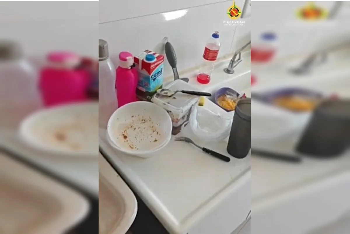 Moscas, comida podre e sangue: veja casa onde bebê foi resgatado