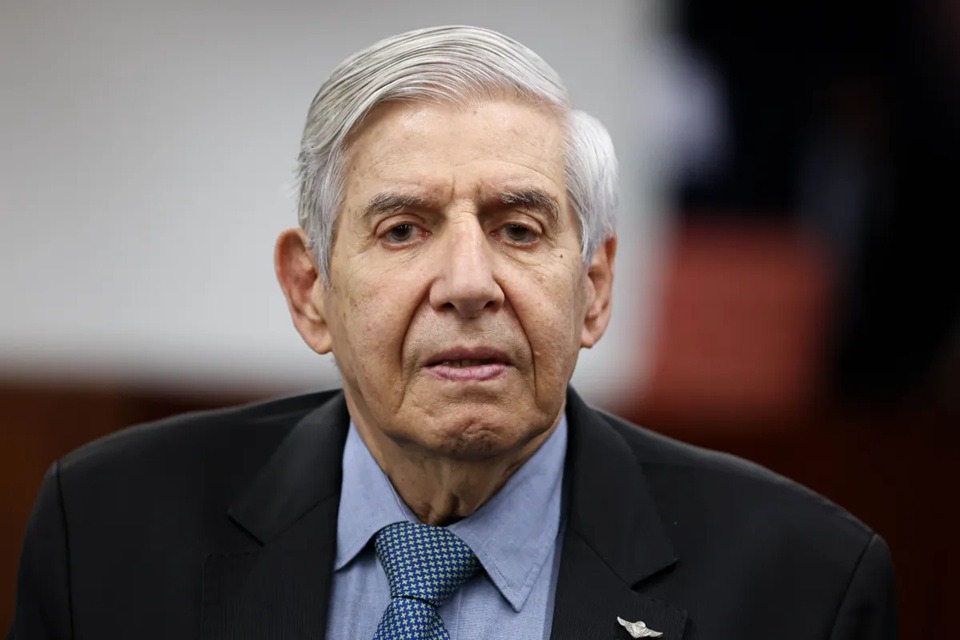 “Agora é só esperar eles virem me pegar”, diz general Heleno
