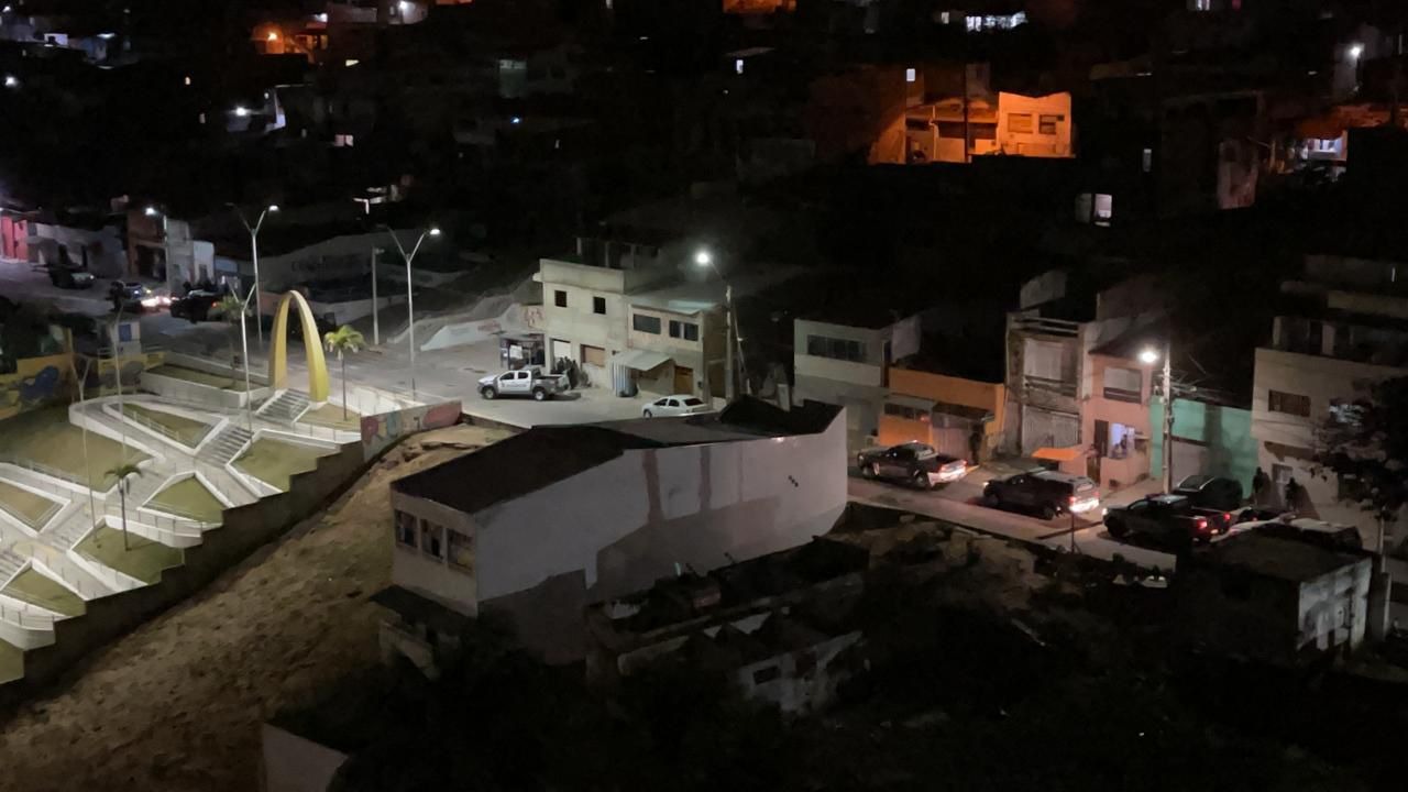 [VÍDEO] Noite de pânico em Mãe Luiza após nova troca de tiros entre facções