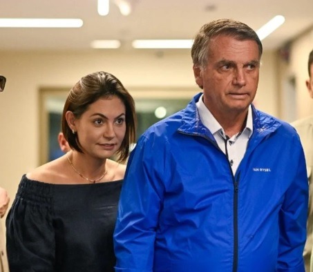 “Maldade humana”, afirma Michelle após prisão de Jair Bolsonaro