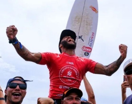Potiguar Jadson André encerra jejum de seis anos e conquista etapa nacional da WSL no Espírito Santo