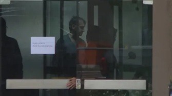 Bolsonaro é visto pela primeira vez após prisão; ex-presidente surgiu na portaria da PF ao acompanhar a saída de Michelle...
