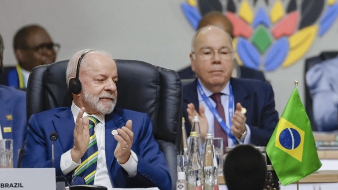 Lula reclama de tradutor durante entrevista e faz brincadeira envolvendo Janja
