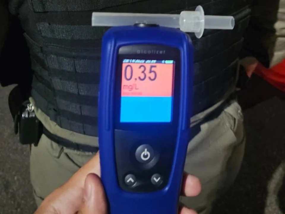 Polícia prende idoso embriagado transportando criança de apenas um ano na Grande Natal
